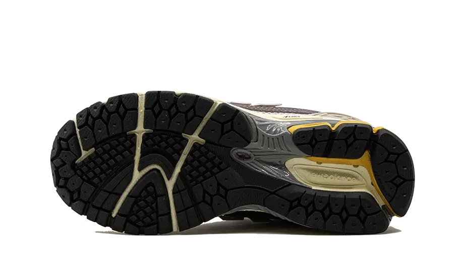 New Balance 1906r Licorice 4