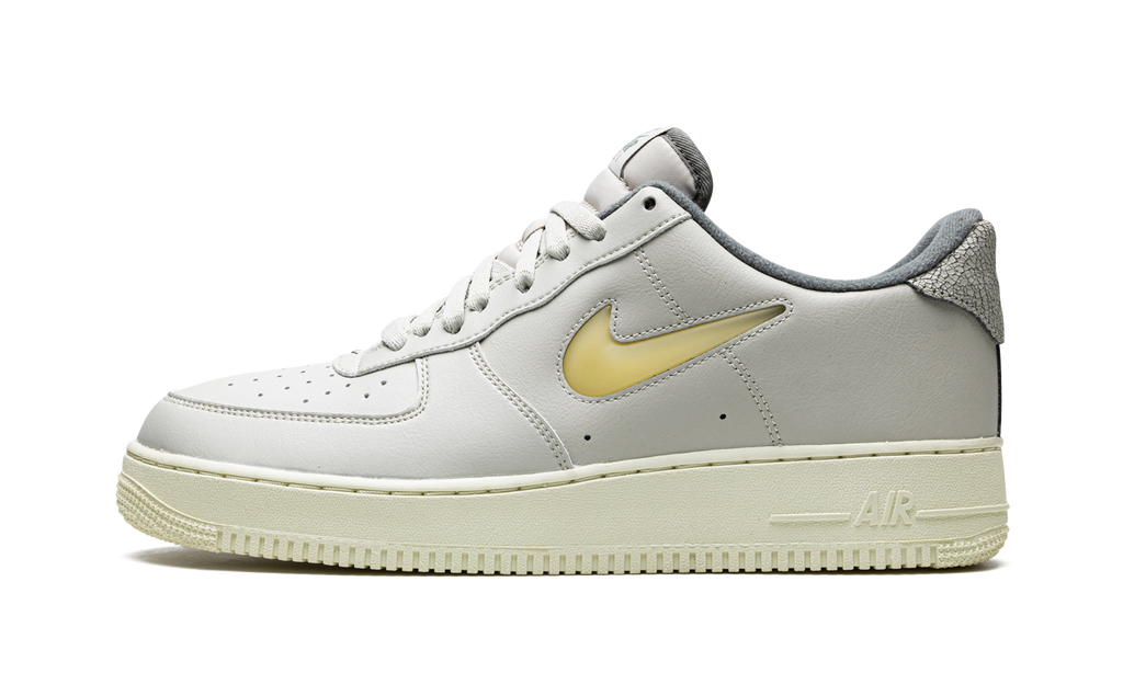 Nike Air Force 1 Low 07 Jewel Light Bone Coconut Milk 2