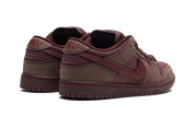 Nike SB Dunk Low City of Love Burgundy Crush 4