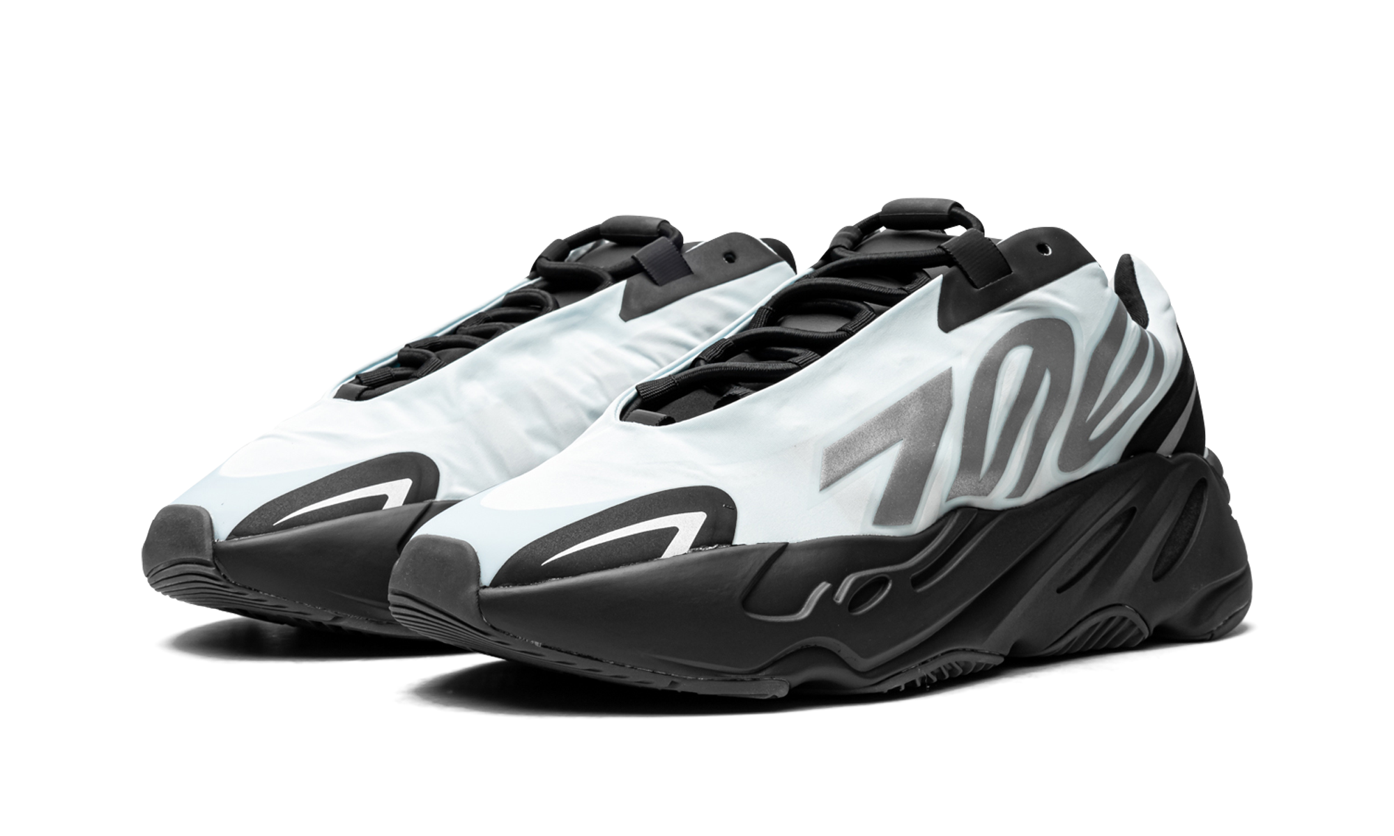 Yeezy Boost 700 MNVN Blue Tint 3