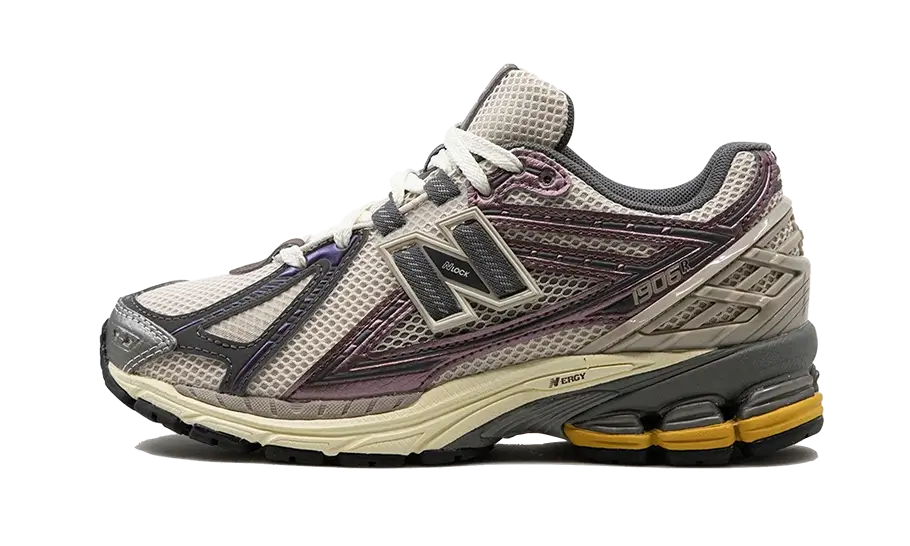 New Balance 1906r Licorice 1