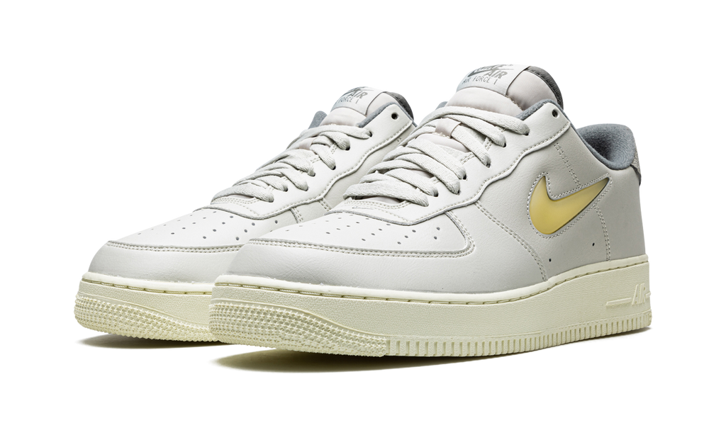 Nike Air Force 1 Low 07 Jewel Light Bone Coconut Milk 3