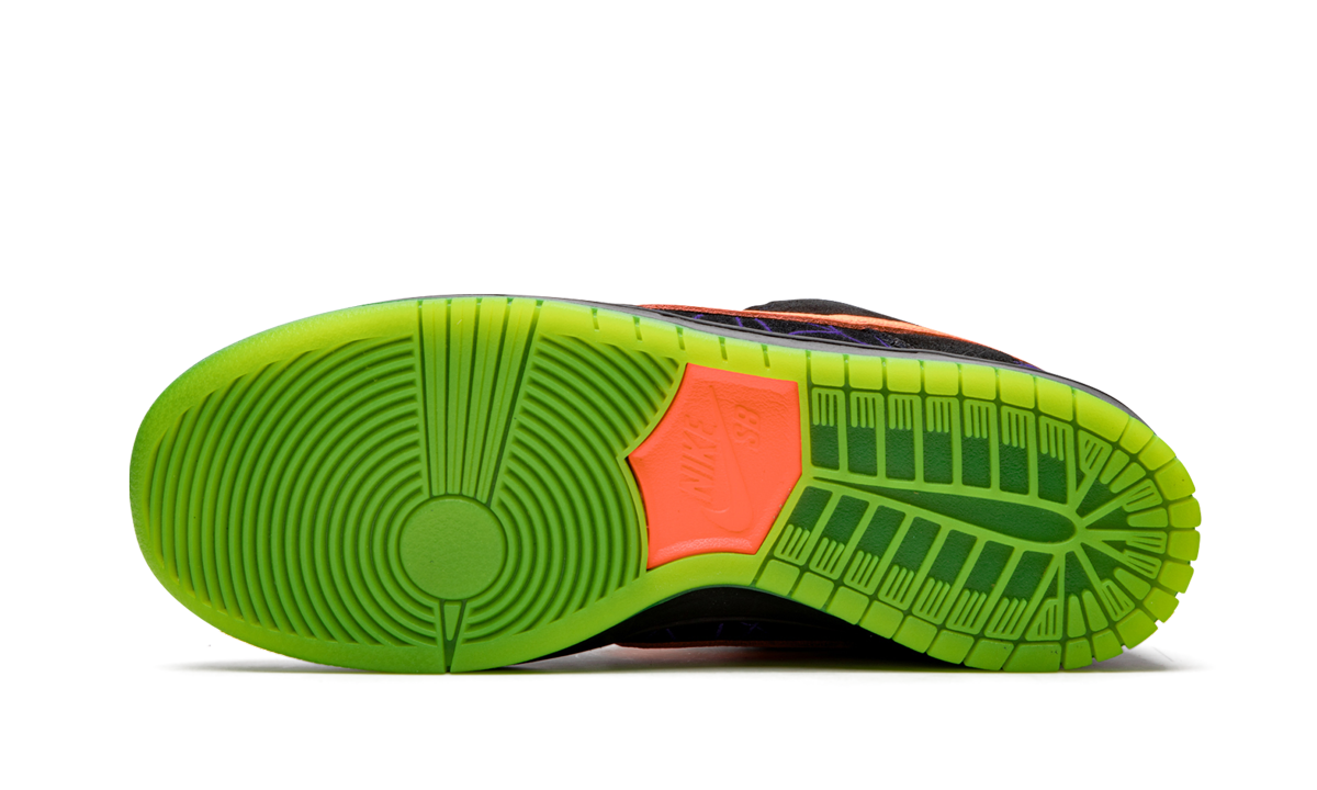 Nike SB Dunk Low "Night of Mischief" 2