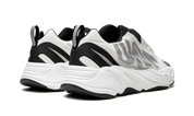 Yeezy Boost 700 MNVN Laceless Analog