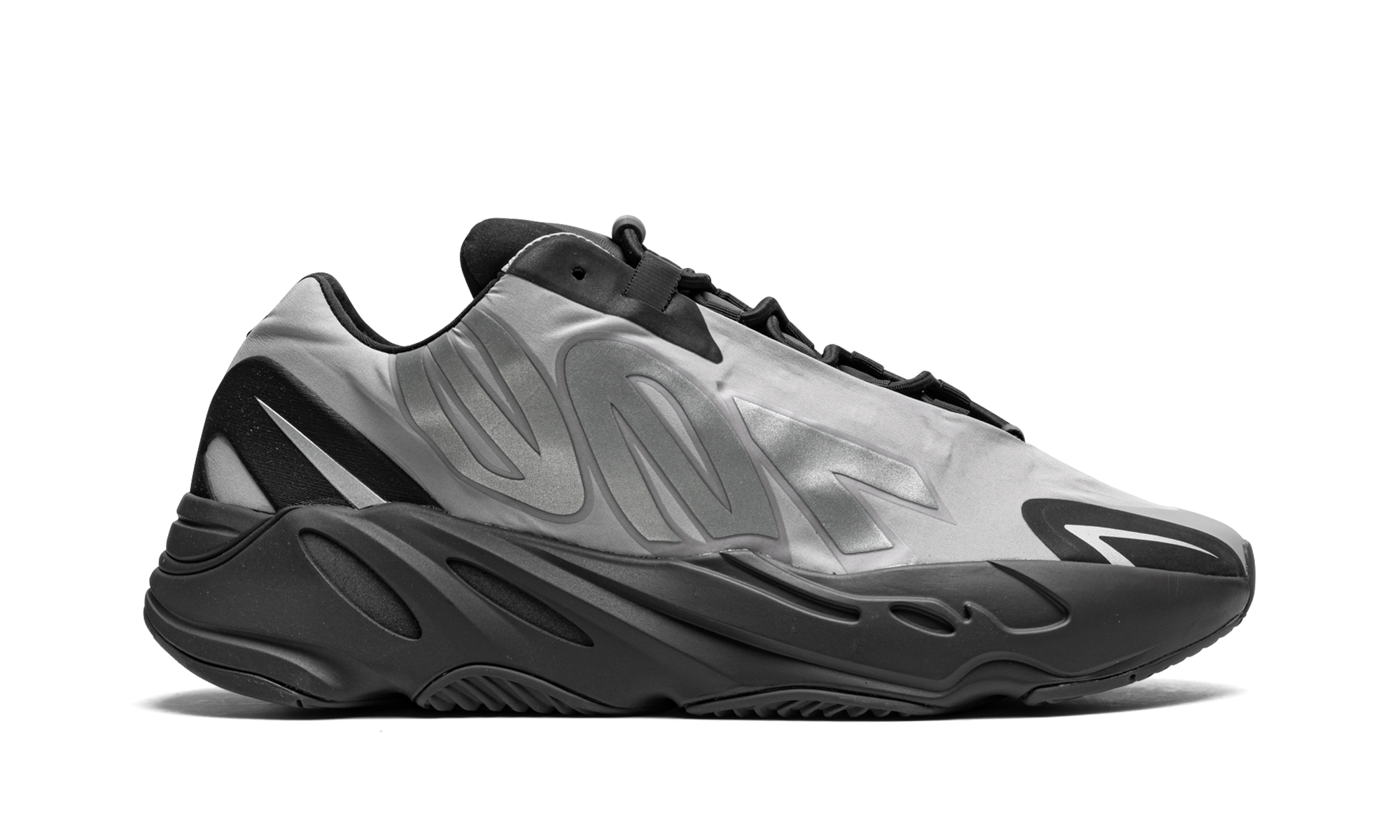 Yeezy Boost 700 MNVN Metallic 7