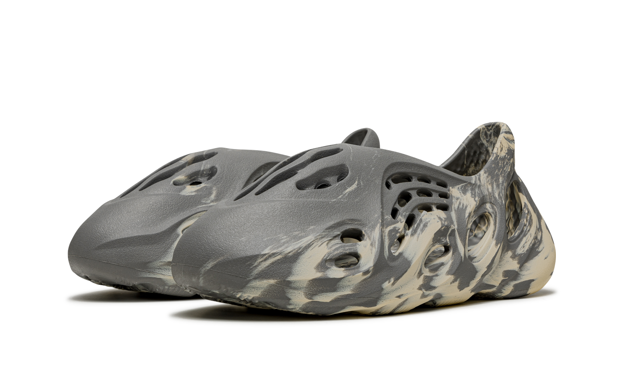 Yeezy Foam RNNR MXT Moon Gray
